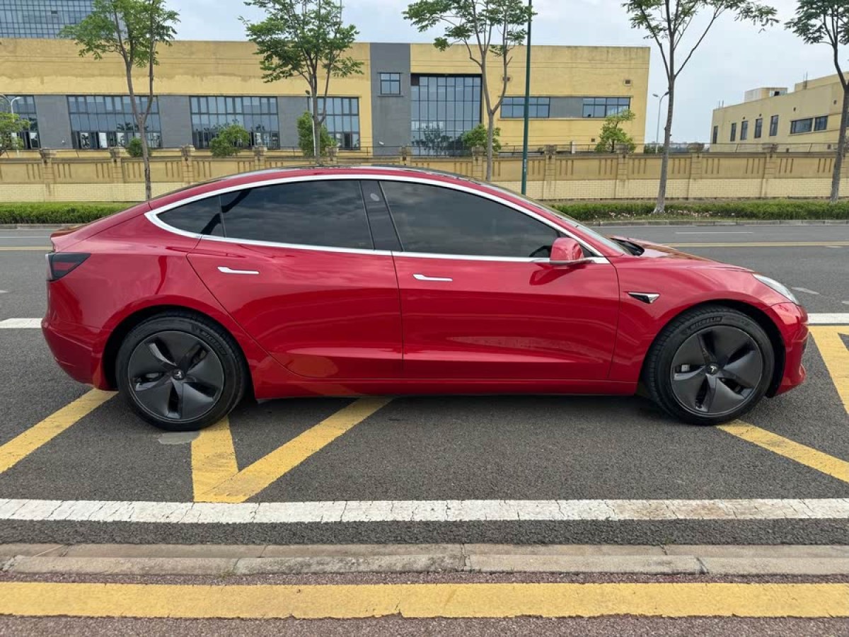 特斯拉 Model 3  2020款 改款 標(biāo)準(zhǔn)續(xù)航后驅(qū)升級(jí)版圖片