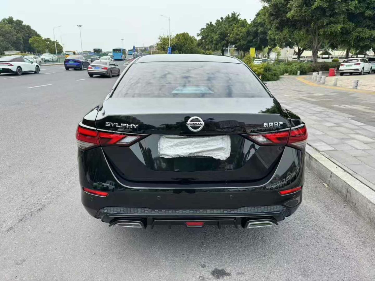 日產(chǎn) 軒逸  2021款 1.6L XL CVT暗夜版圖片