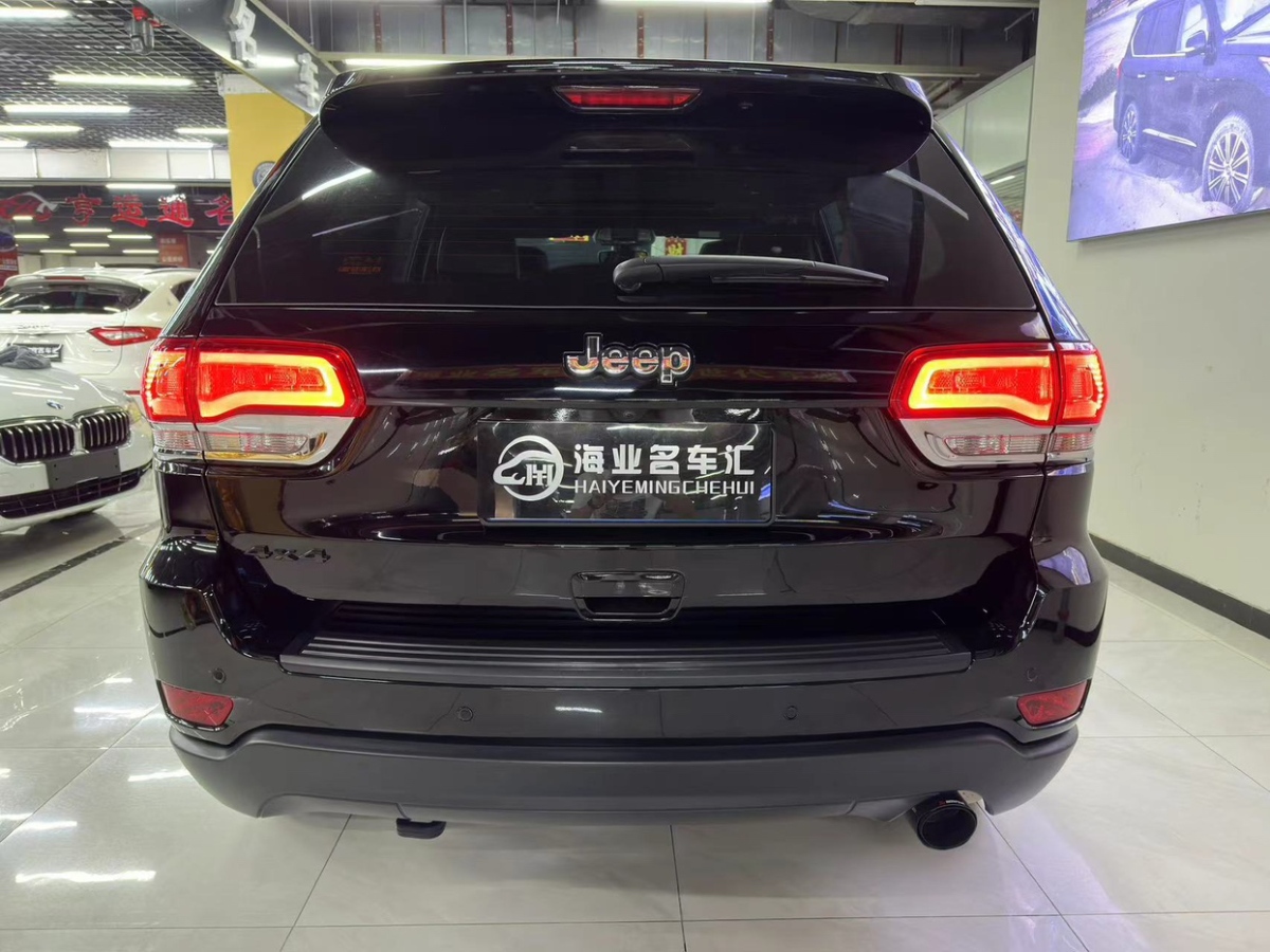 Jeep 大切诺基  2020款 3.0L 专业导航版图片