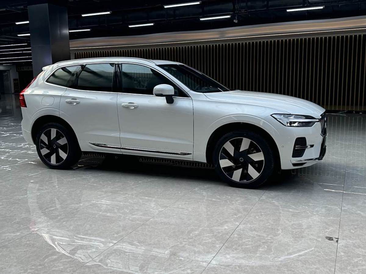 沃爾沃 XC60新能源  2024款 T8 插電混動 長續(xù)航四驅(qū)智雅豪華版圖片