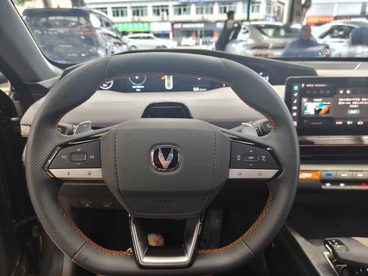 2022年8月長安 長安UNI-V  2022款 1.5T 尊貴型