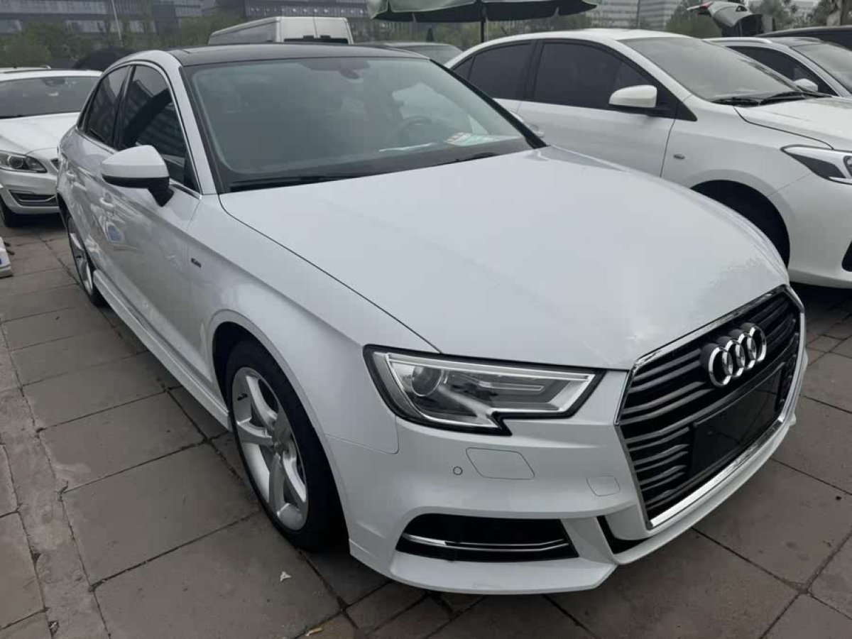 奧迪 奧迪A3  2018款 30周年年型 Limousine 35 TFSI 時(shí)尚型圖片