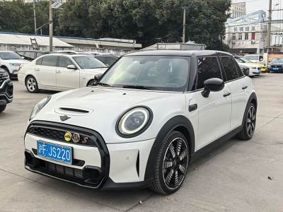 2023年7月 MINI MINI 改款 2.0T COOPER S 藝術(shù)家 五門版圖片