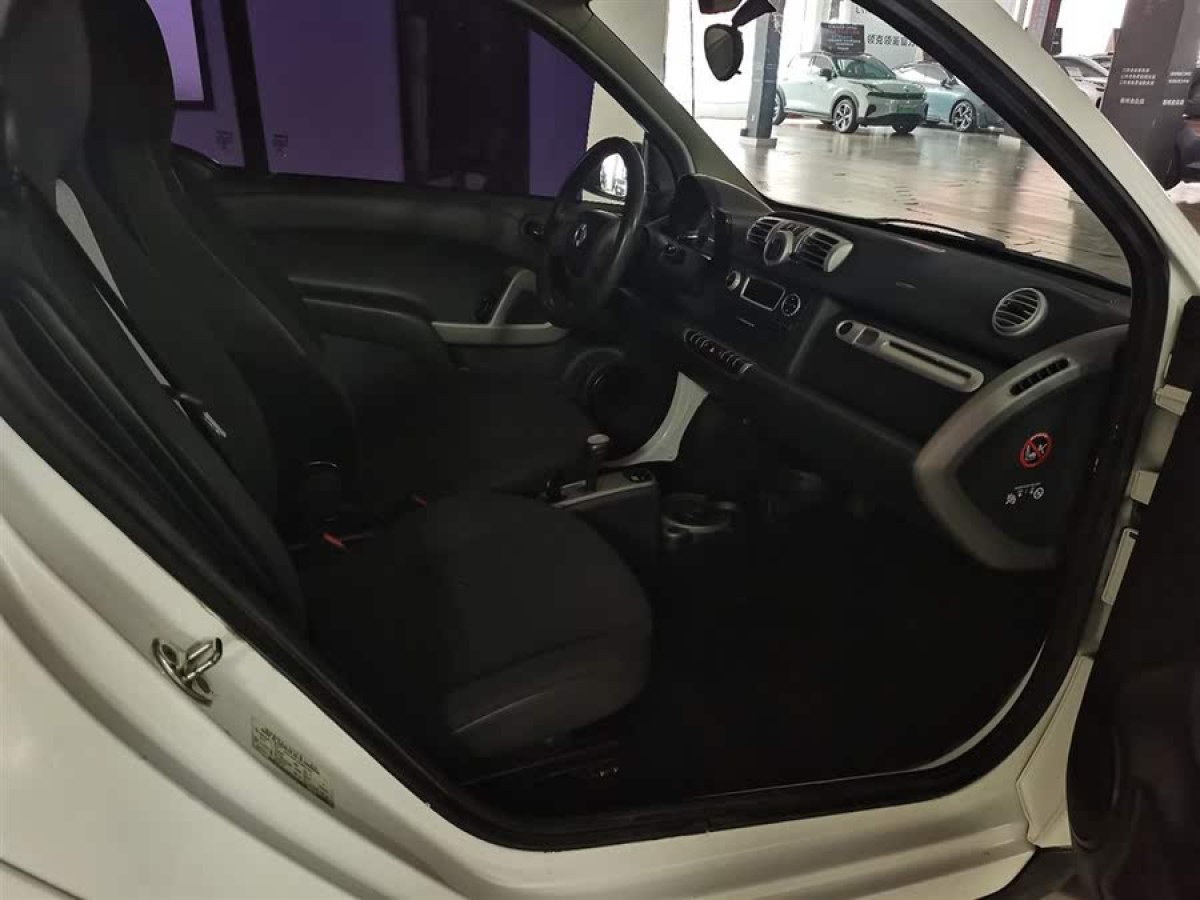 smart fortwo  2012款 1.0 MHD 硬頂標(biāo)準(zhǔn)版圖片