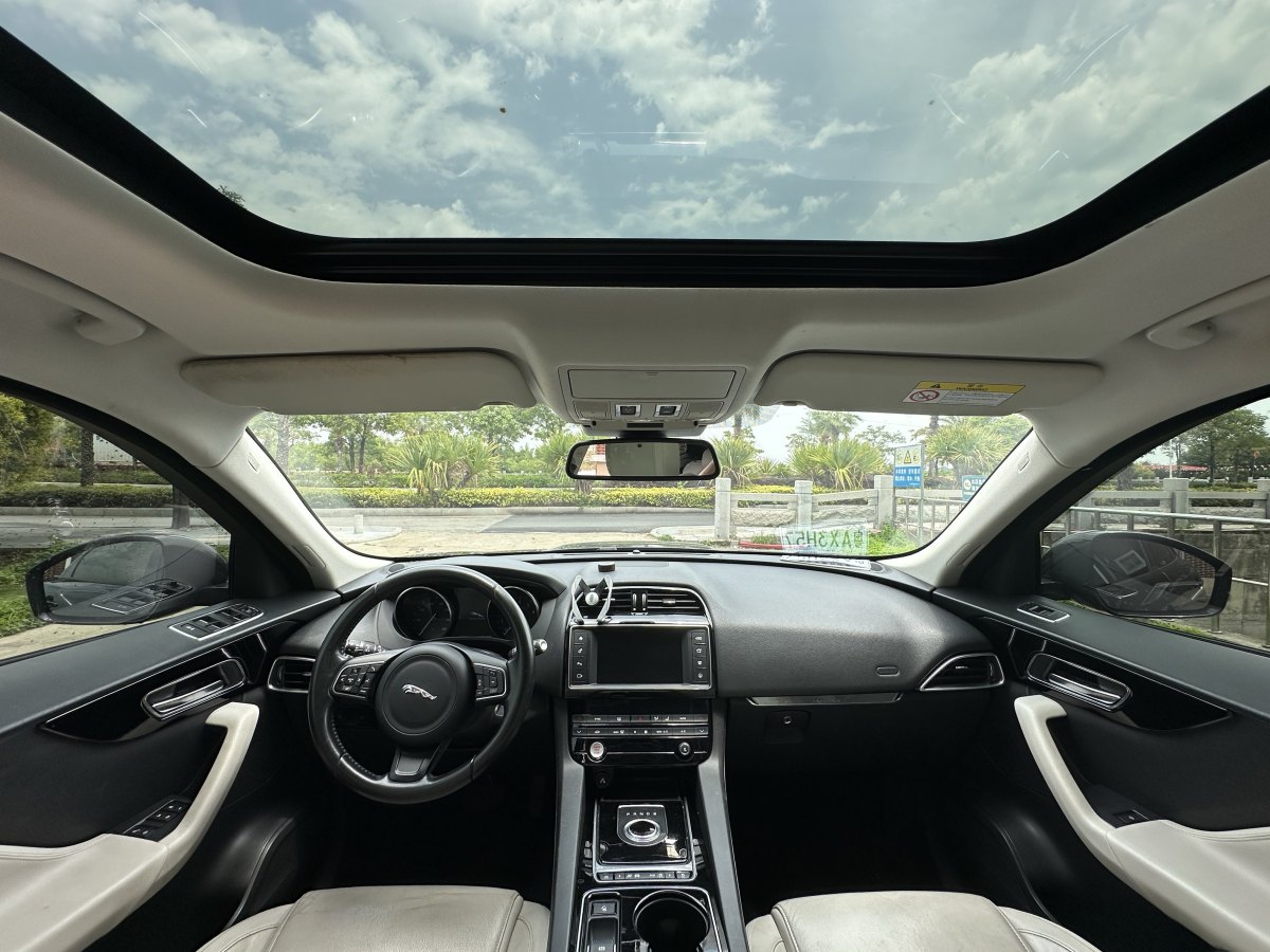 捷豹 F-PACE  2016款 2.0T 兩驅(qū)都市尊享版圖片