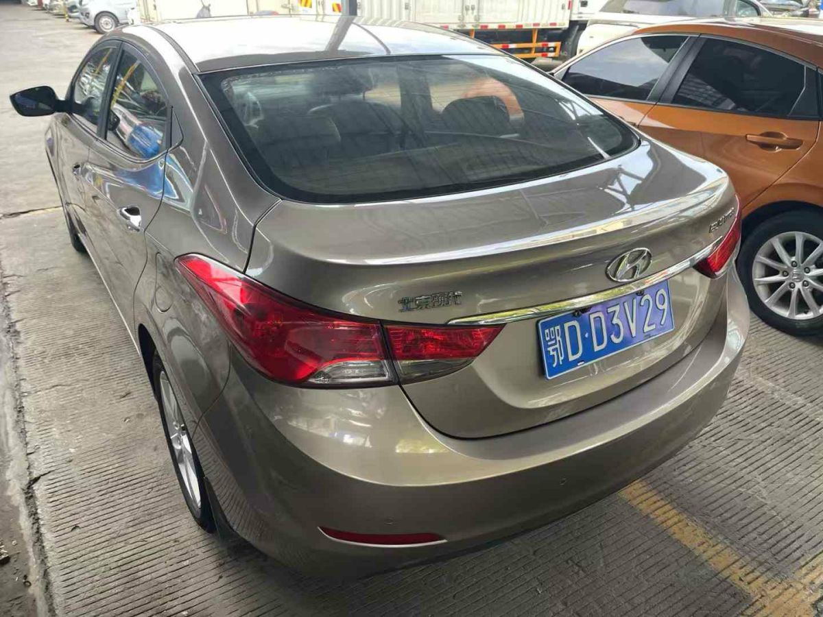 現(xiàn)代 朗動  2013款 1.6L 自動領(lǐng)先型圖片