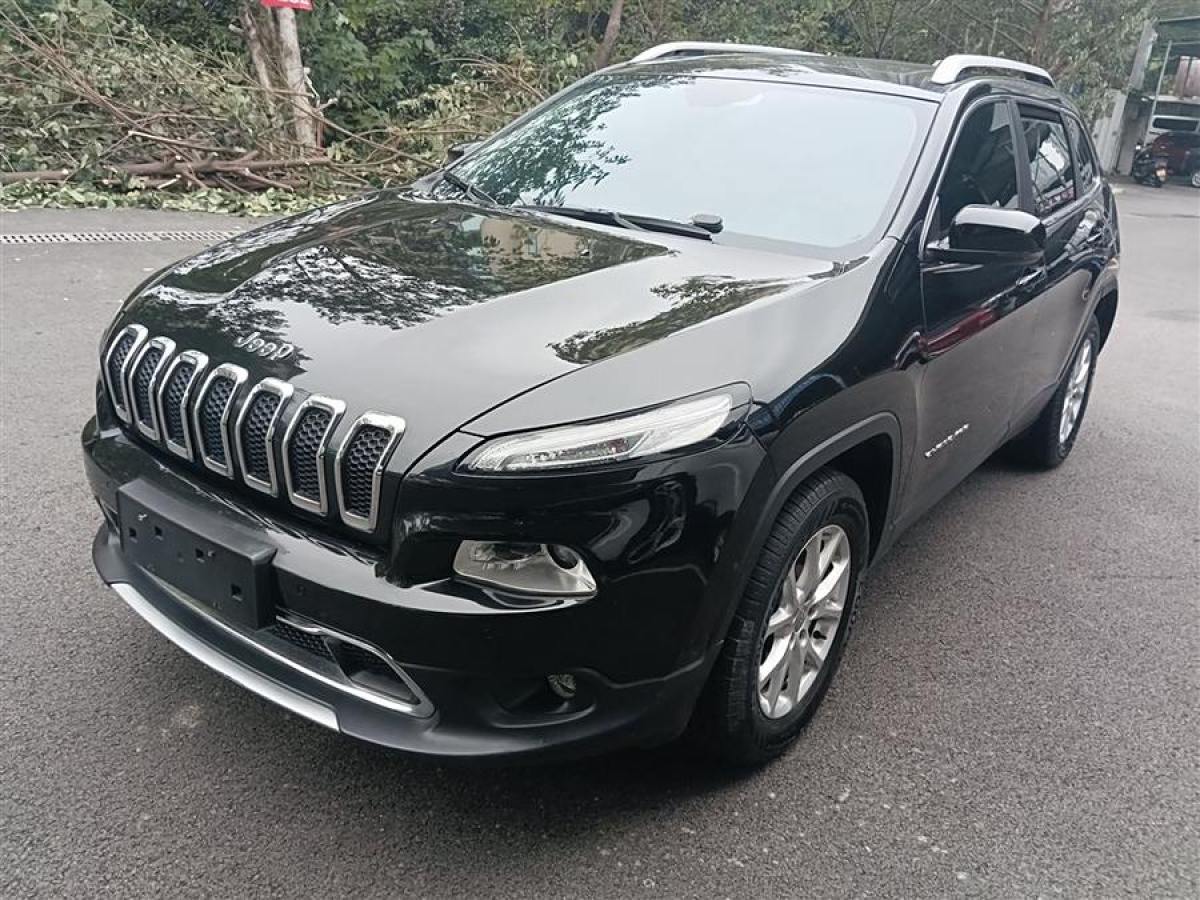 Jeep 自由光  2016款 2.4L 專業(yè)版圖片