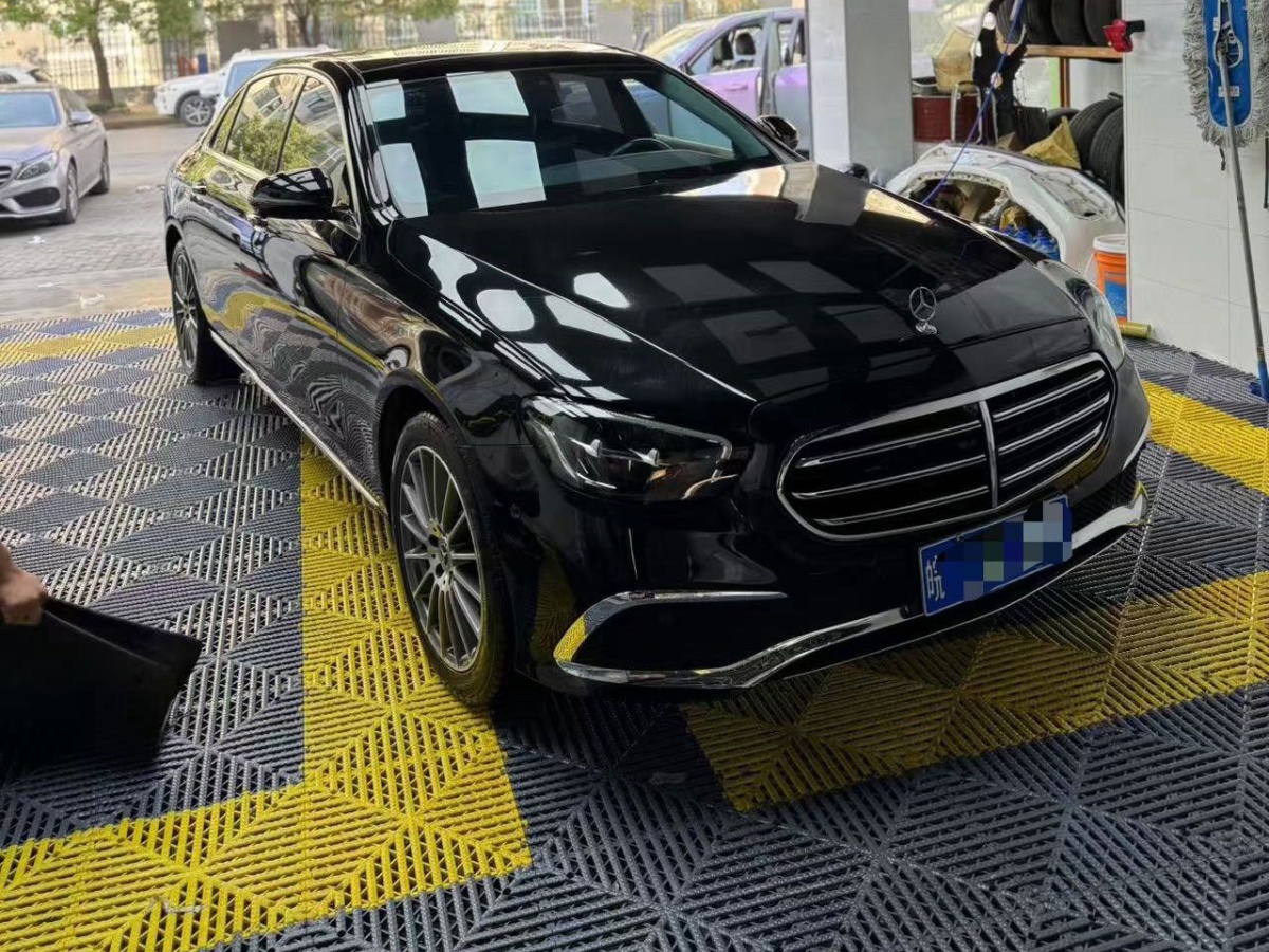 奔馳 奔馳E級(jí)  2023款 E 260 4MATIC 轎跑車圖片