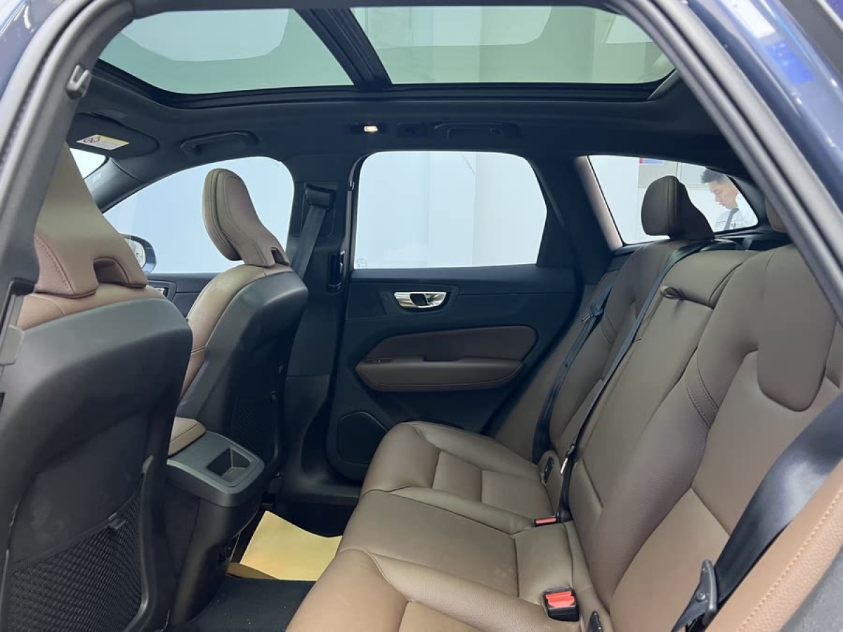 沃爾沃 XC60  2024款 B5 四驅(qū)智遠(yuǎn)豪華版圖片