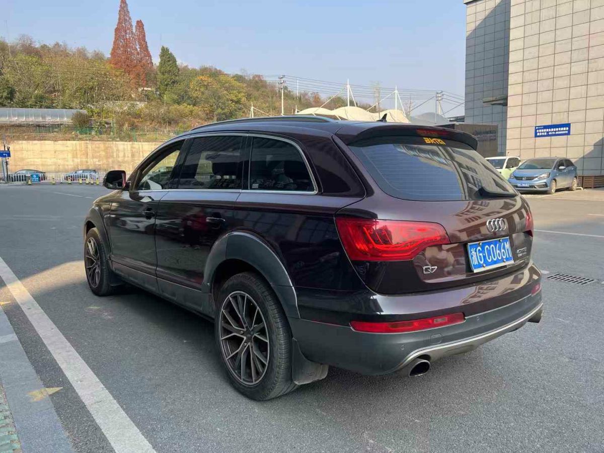 奧迪 奧迪Q7  2015款 Q7 35TFSI quattro 進(jìn)取型圖片