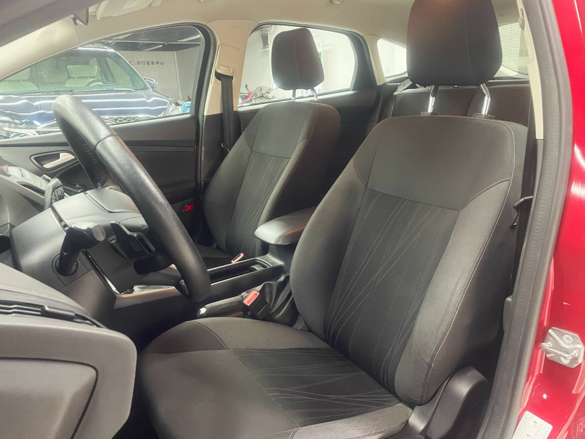 福特 福克斯  2015款 两厢 1.6L 手动舒适型图片