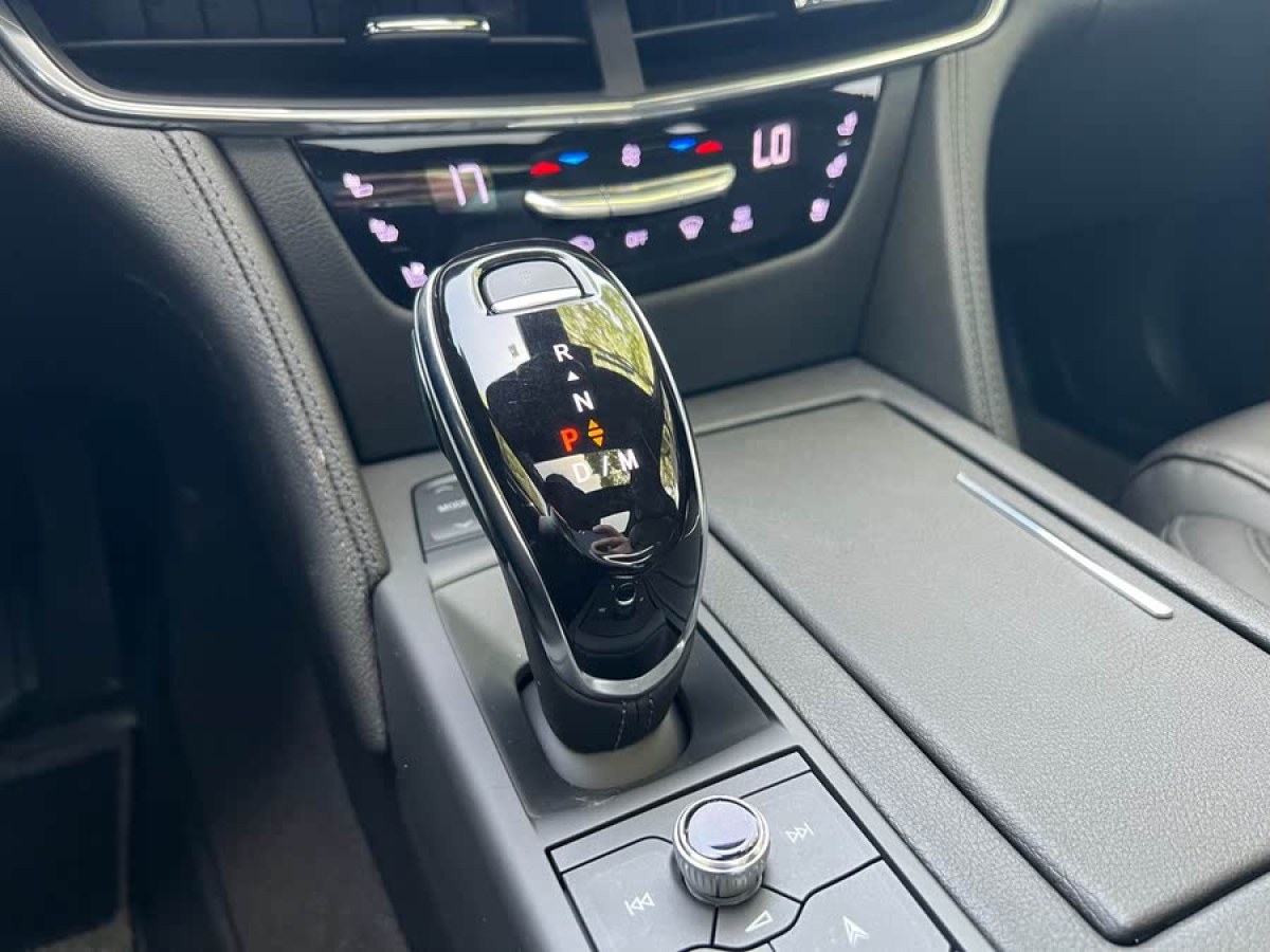 凱迪拉克 CT6  2020款 改款 28T 領(lǐng)先運(yùn)動(dòng)型圖片