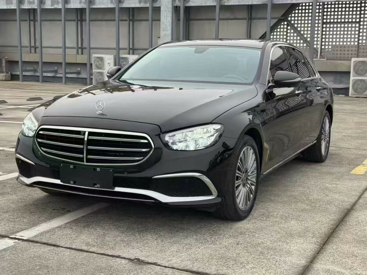 奔馳 奔馳E級  2023款 E 300 L 運(yùn)動尊貴型圖片