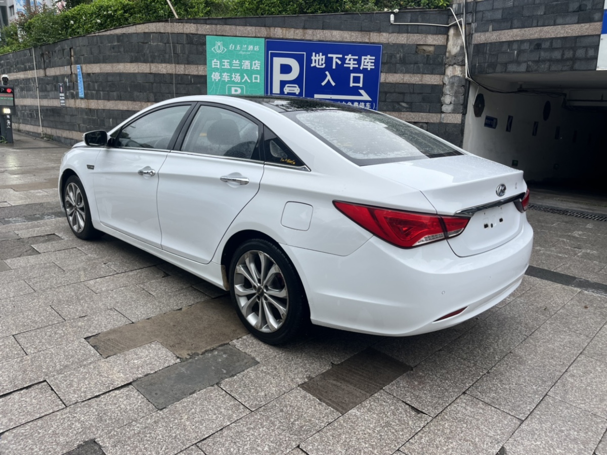 現(xiàn)代 索納塔  2013款 2.0L 自動領(lǐng)先版圖片