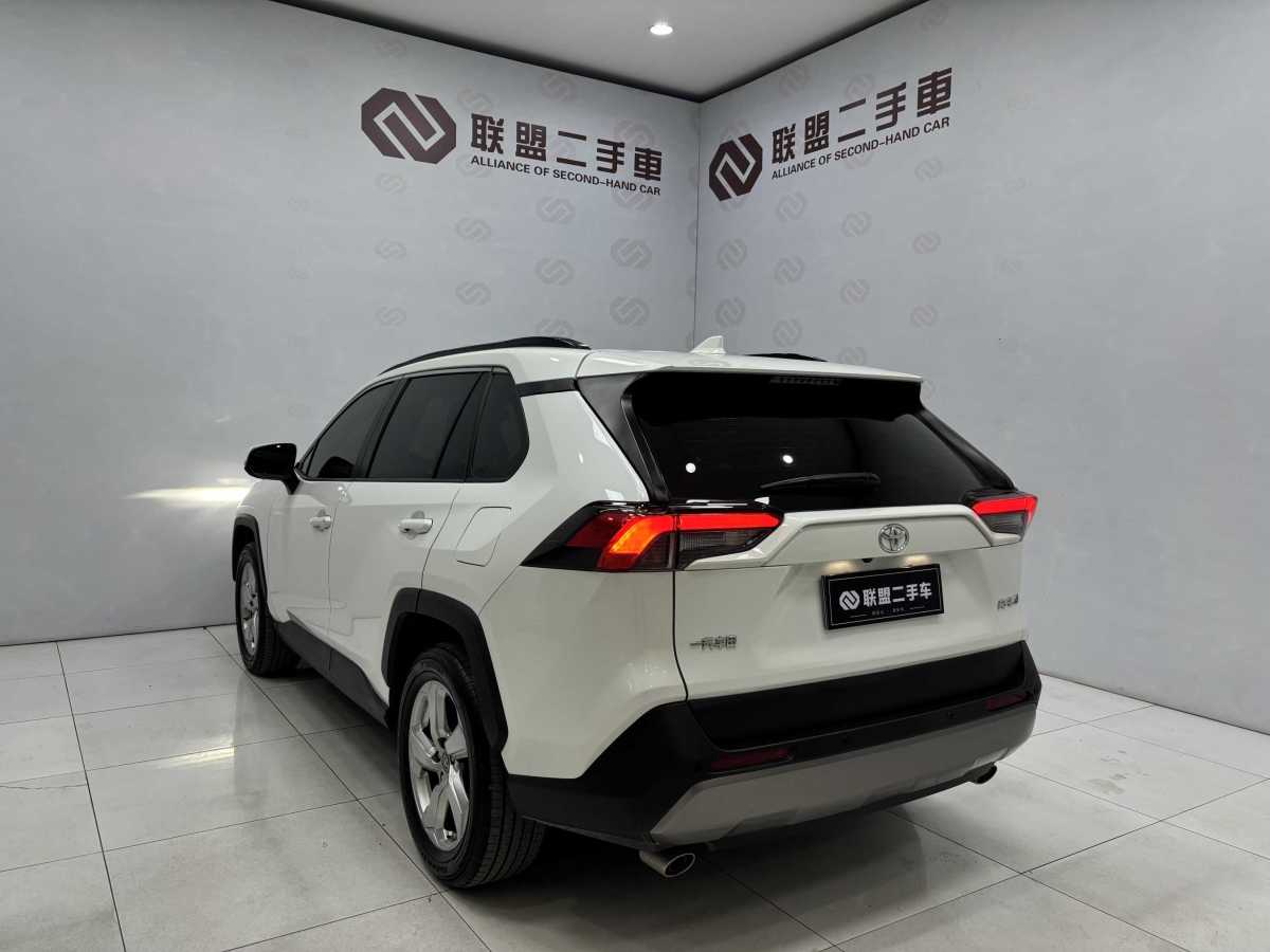 豐田 RAV4  2018款 榮放 2.0L CVT兩驅(qū)風尚版圖片