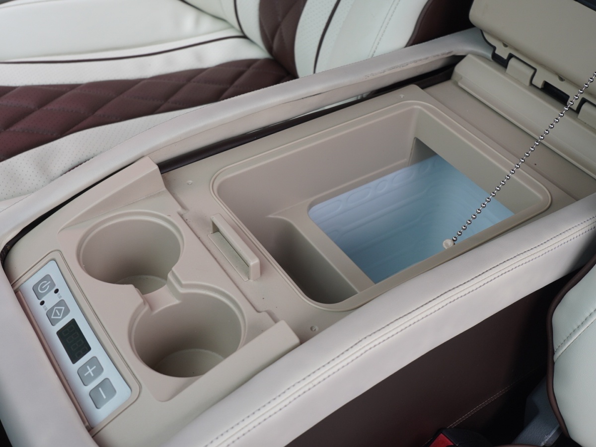 奔驰 威霆  2011款 2.5L 商务版图片