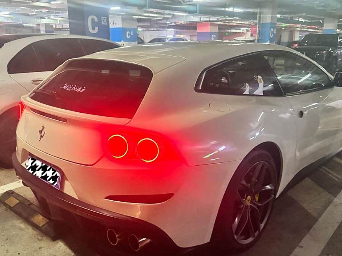 法拉利 GTC4Lusso  2017款 3.9T V8圖片