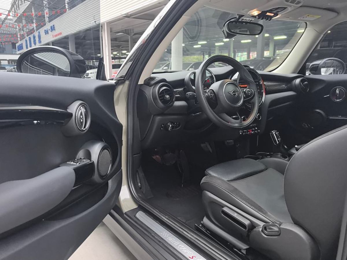 MINI MINI  2019款 2.0T COOPER S 經(jīng)典派圖片