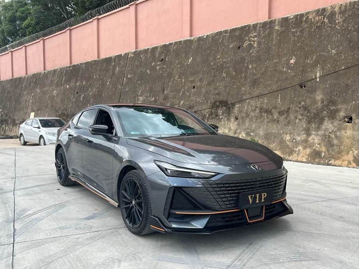 長(zhǎng)安 長(zhǎng)安UNI-V  2022款 1.5T 運(yùn)動(dòng)版圖片