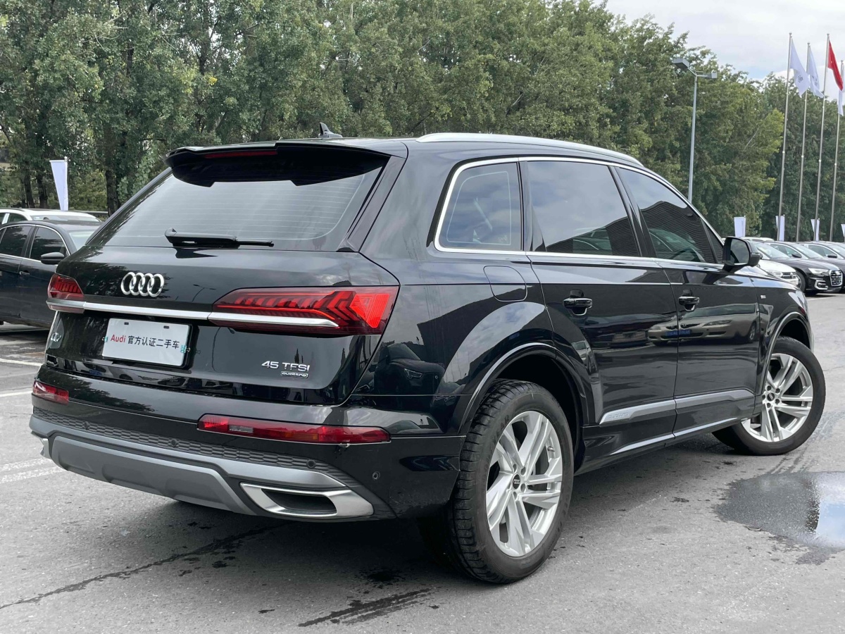 奧迪 奧迪Q7  2023款 45 TFSI quattro S line運(yùn)動(dòng)型圖片