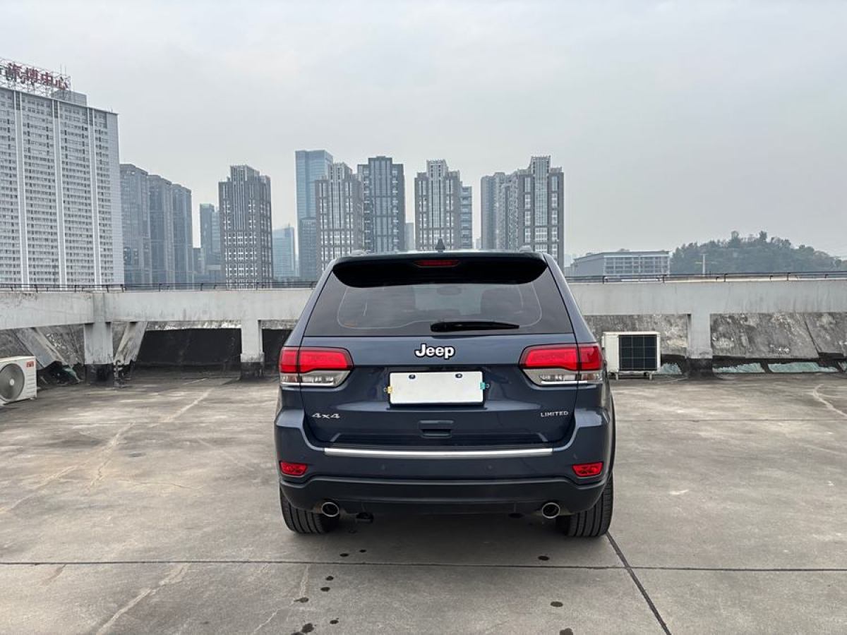 Jeep 大切諾基  2020款 3.0L 精英導(dǎo)航版圖片