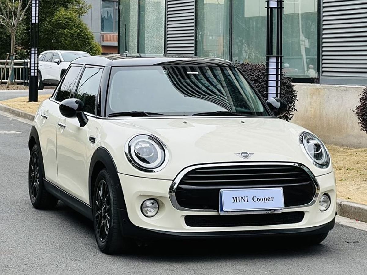 MINI MINI  2018款 1.5T COOPER 經(jīng)典派 五門版圖片