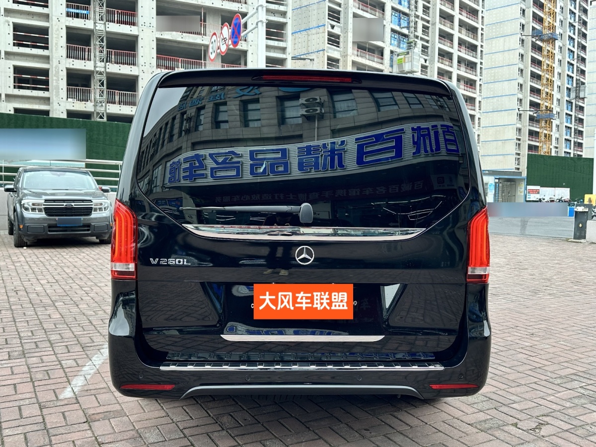 奔馳 V級(jí)  2020款 V 260 L 長(zhǎng)軸距豪華版圖片