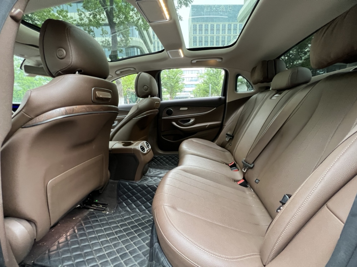 奔馳 奔馳E級  2020款 E 300 L 時(shí)尚型圖片