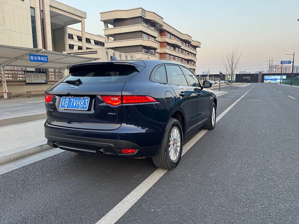 捷豹 F-PACE  2016款 2.0T 兩驅(qū)都市尊享版圖片