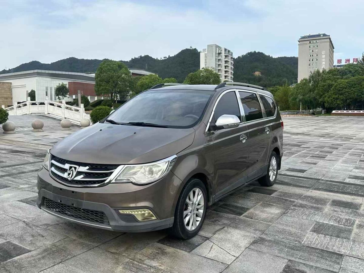 寶駿 730  2015款 1.8L 手動豪華導(dǎo)航ESP版 7座圖片