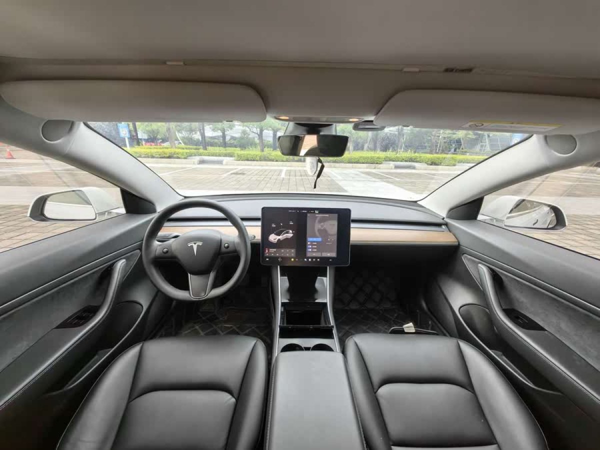 特斯拉 Model 3  2021款 改款 標(biāo)準(zhǔn)續(xù)航后驅(qū)升級(jí)版圖片