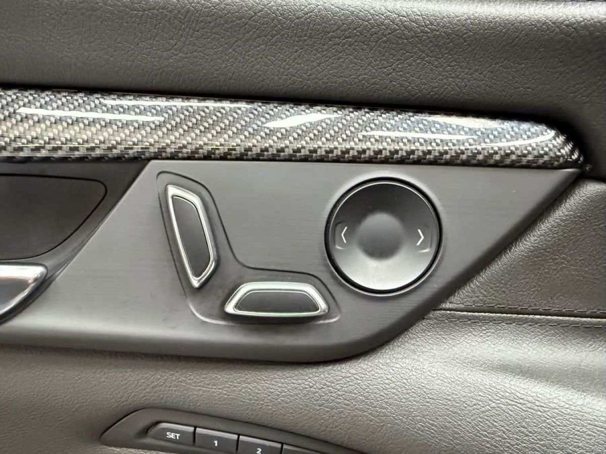 凱迪拉克 CT6  2019款 28T 豪華型圖片