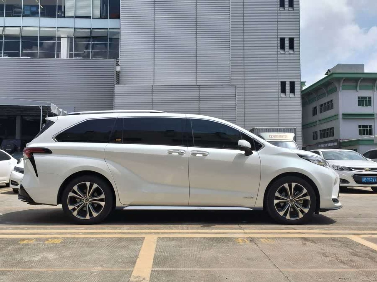 豐田 格瑞維亞  2023款 2.5L混動(dòng) 旗艦VIP版圖片