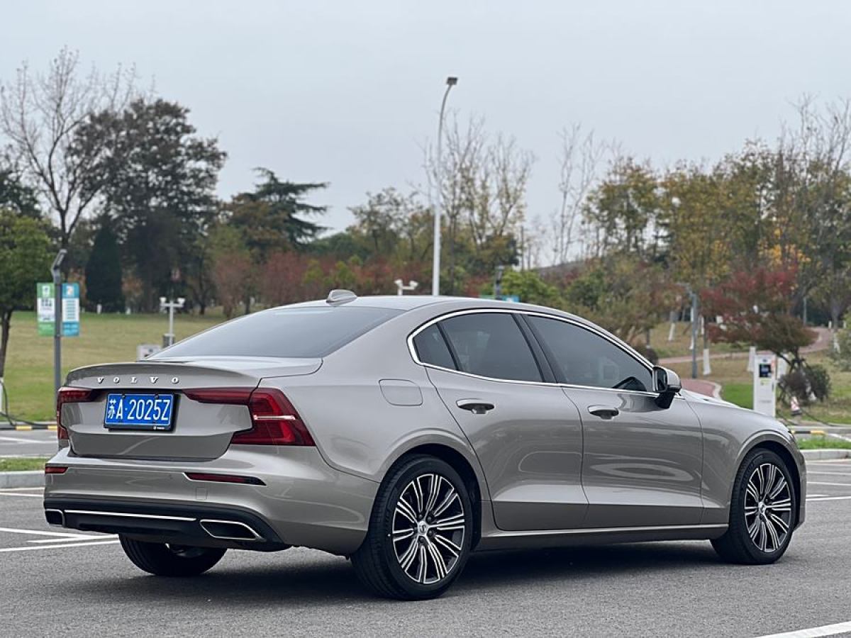 沃爾沃 S60L  2021款 T4 智遠(yuǎn)豪華版圖片