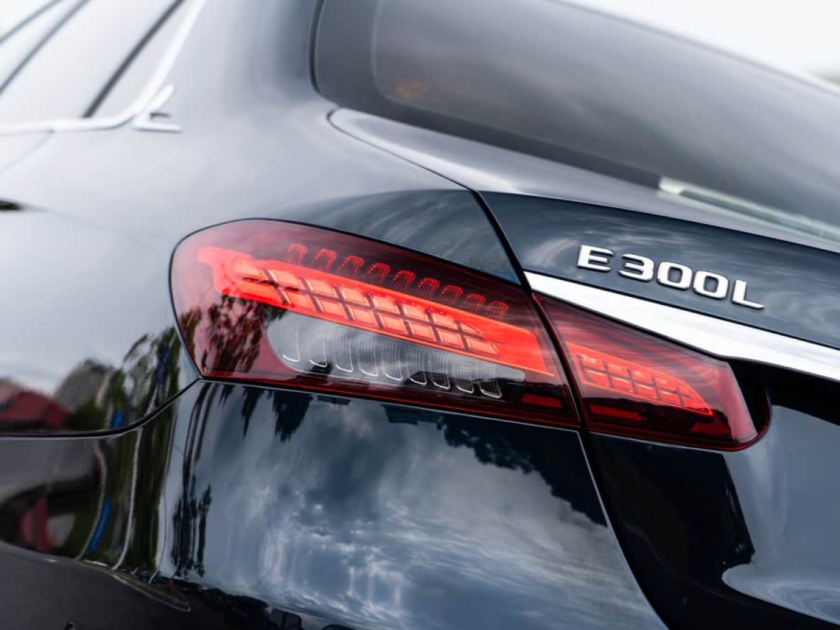 奔馳 奔馳E級  2022款 改款 E 300 L 運動時尚型圖片