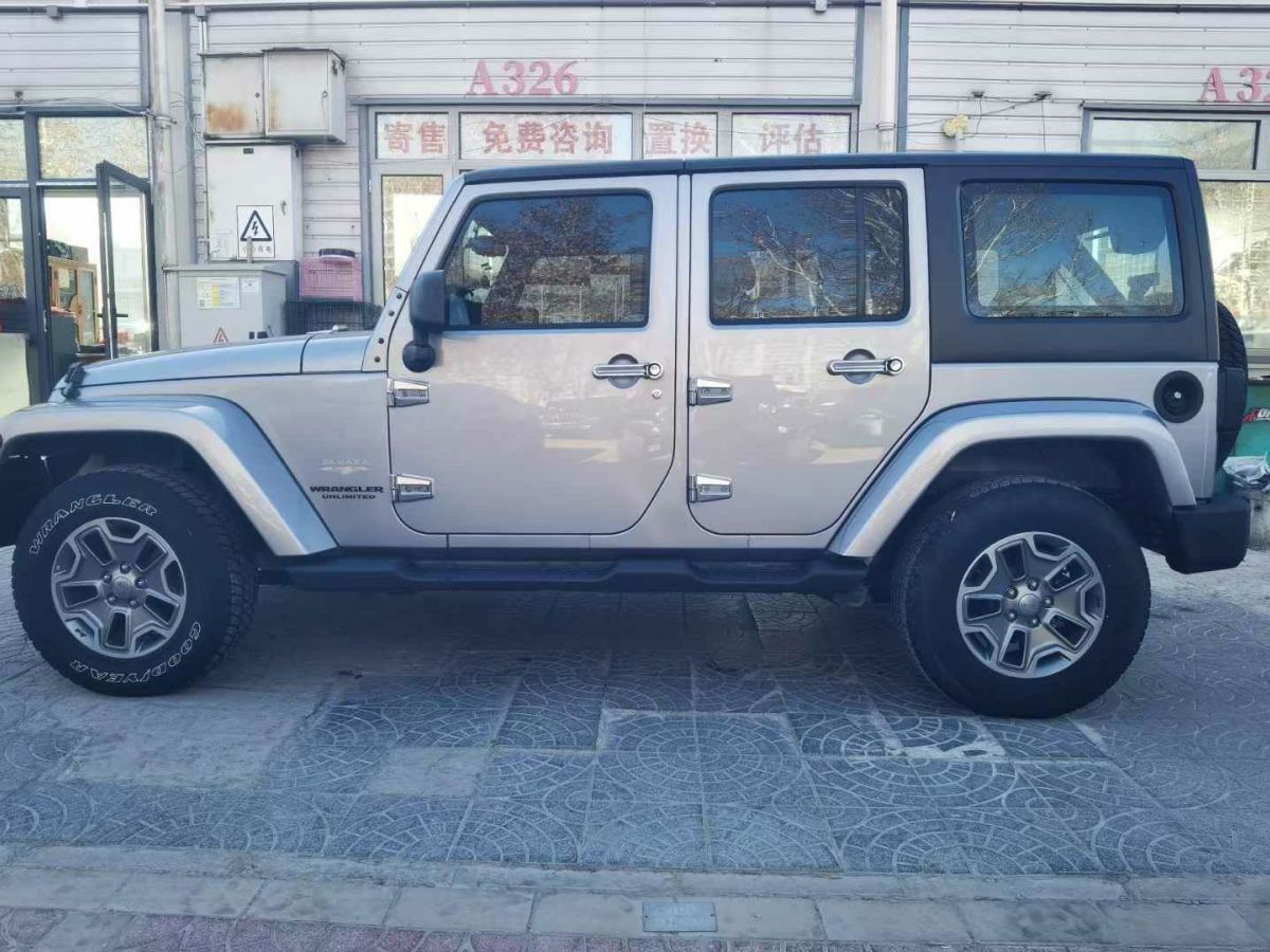 Jeep 牧馬人  2014款 2.8TD Sahara 四門版圖片