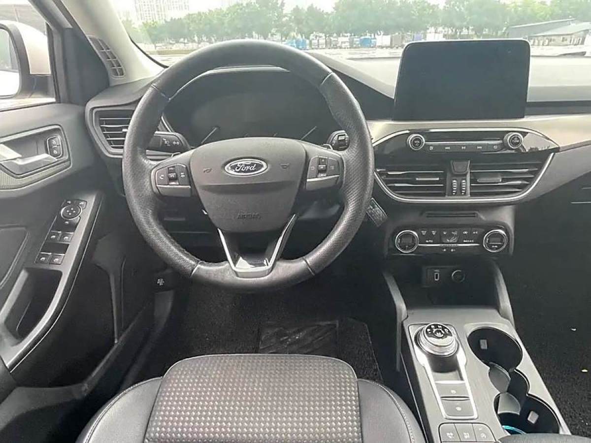 福特 ?？怂? 2019款 兩廂 EcoBoost 180 自動(dòng)鋒潮型圖片