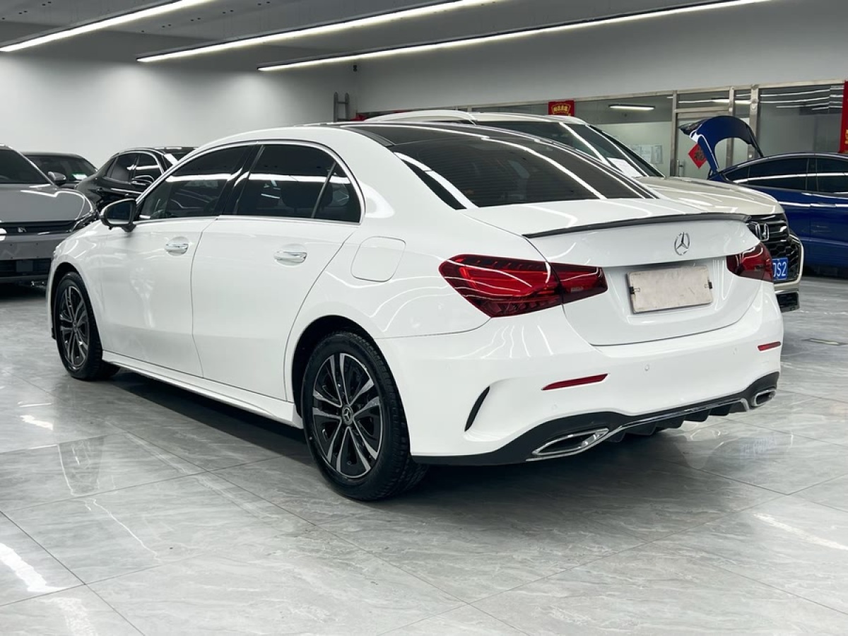 奔馳 奔馳A級(jí)  2023款 A 200 L 動(dòng)感型圖片