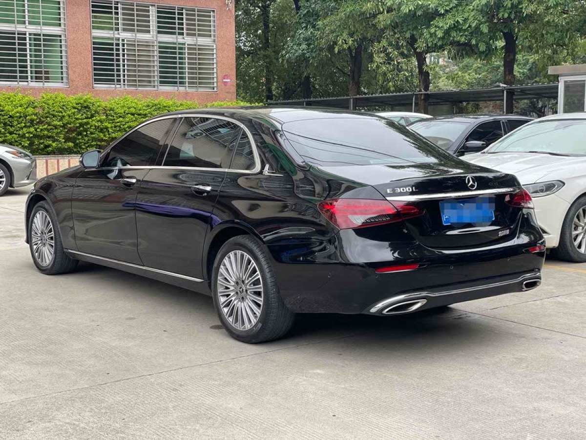 奔馳 奔馳E級(jí)  2022款 改款 E 300 L 時(shí)尚型圖片
