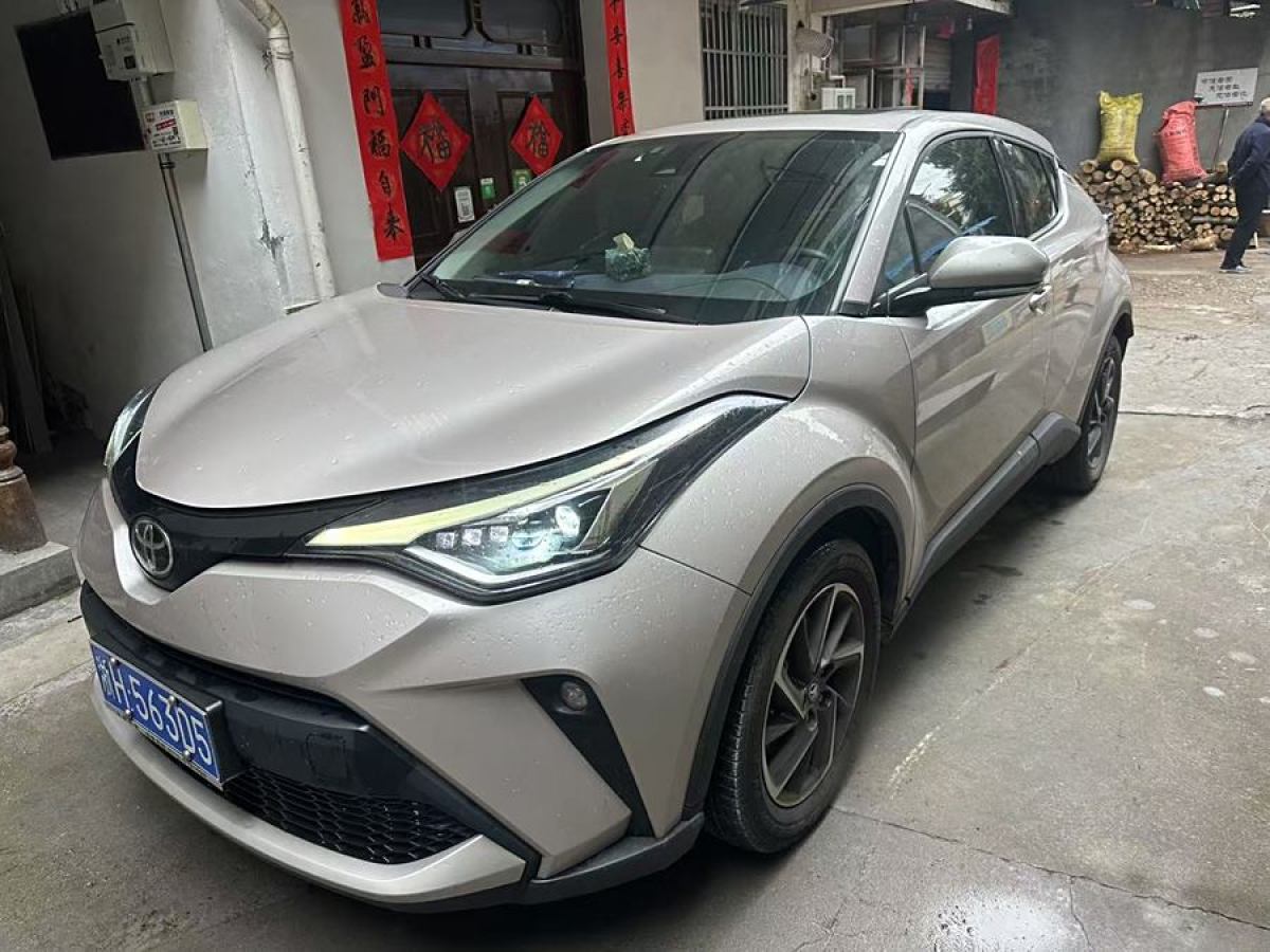 2021年8月豐田 C-HR  2021款 雙擎 2.0L E-CVT豪華版