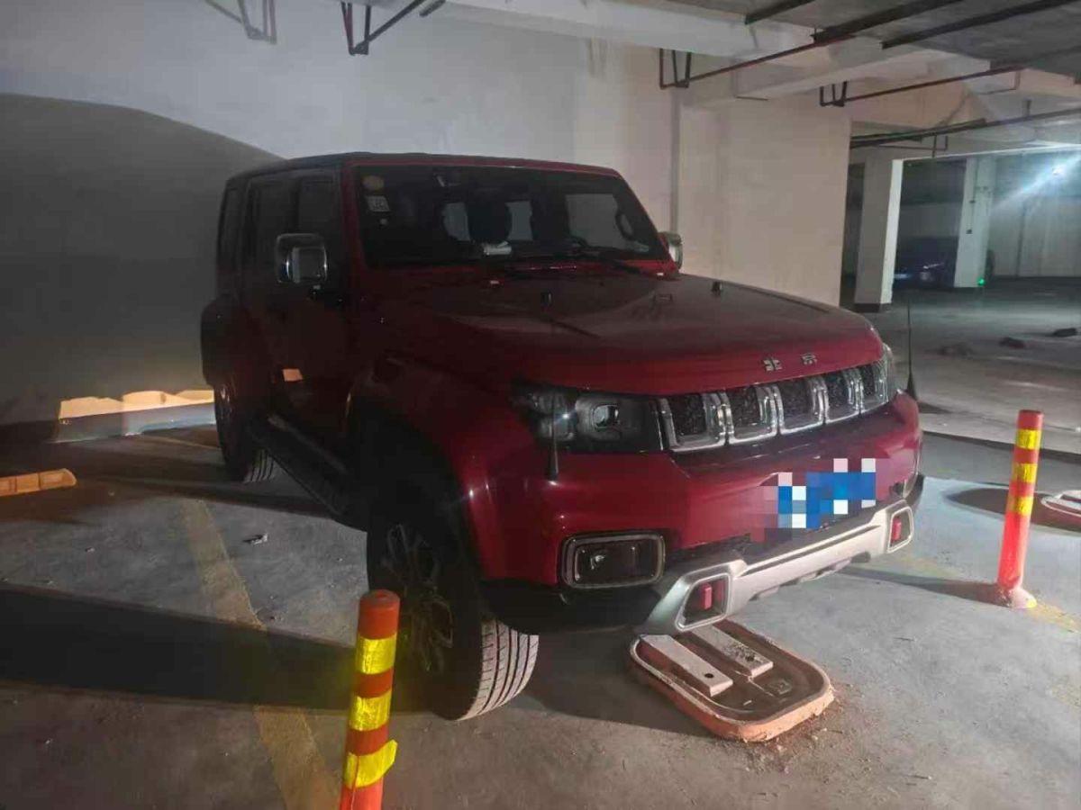北京 BJ40  2021款 2.0T 自動四驅(qū)環(huán)塔冠軍版圖片
