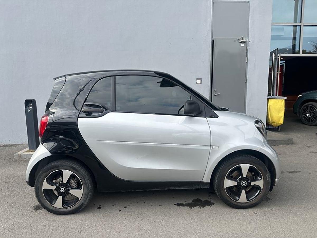 smart fortwo  2018款 1.0L 52千瓦硬頂激情版圖片