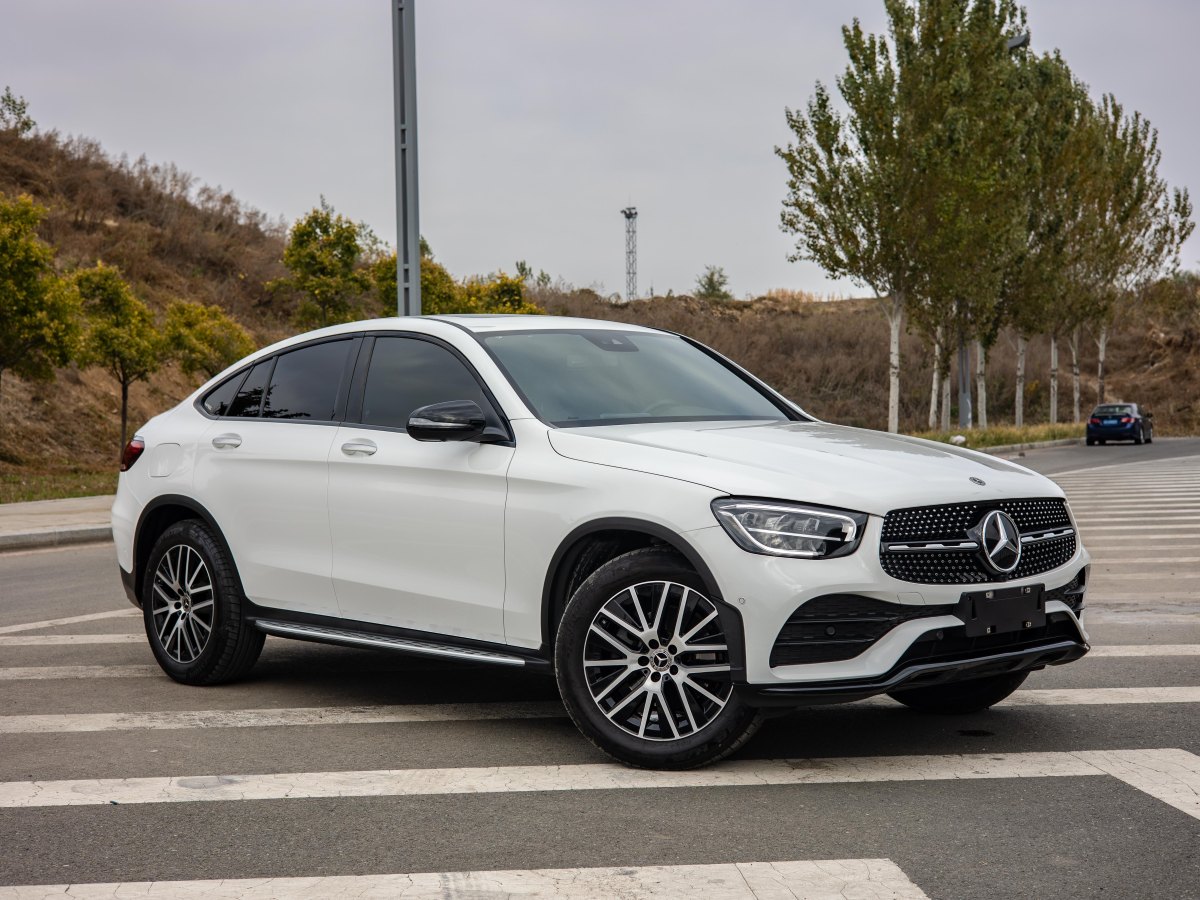 2021年4月奔馳 奔馳GLC  2023款 GLC 300 4MATIC 轎跑SUV