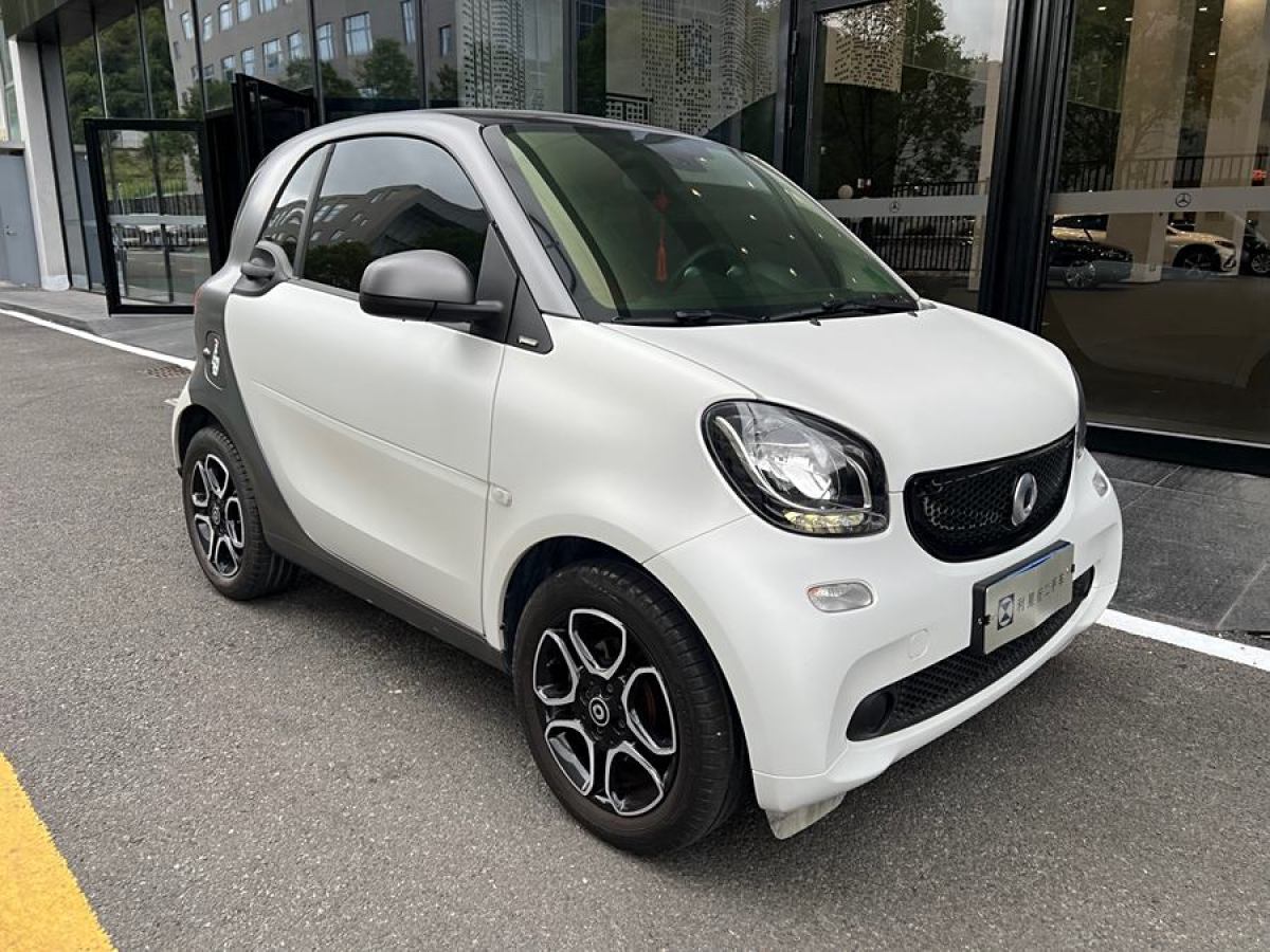 smart fortwo  2019款 0.9T 66千瓦硬頂動(dòng)擎版 國(guó)VI圖片