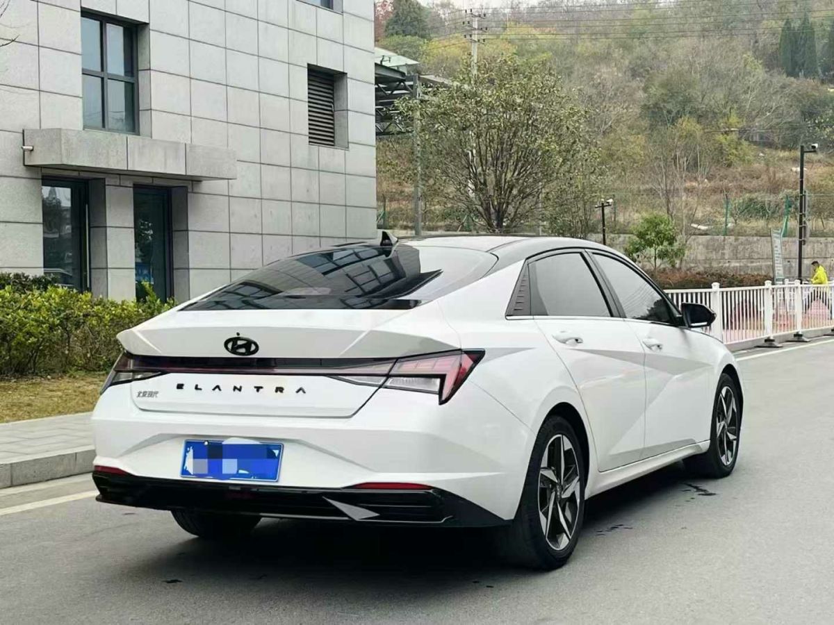 現(xiàn)代 伊蘭特  2022款 1.5L CVT 20周年紀(jì)念款圖片