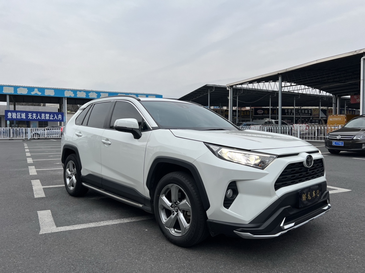 豐田 RAV4榮放  2020款 2.0L CVT兩驅(qū)風(fēng)尚版圖片