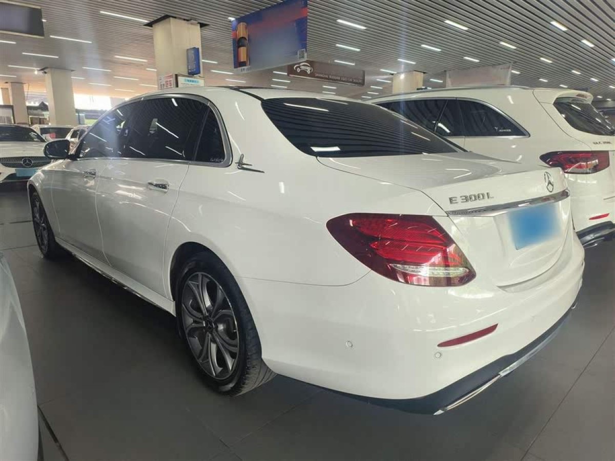 奔馳 奔馳E級  2019款 改款 E 300 L 運動時尚型圖片