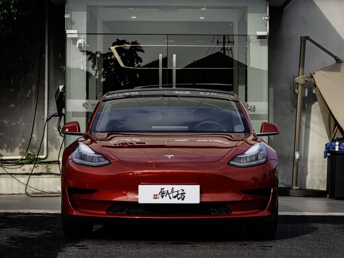 特斯拉 Model 3  2020款 改款 標(biāo)準(zhǔn)續(xù)航后驅(qū)升級(jí)版圖片