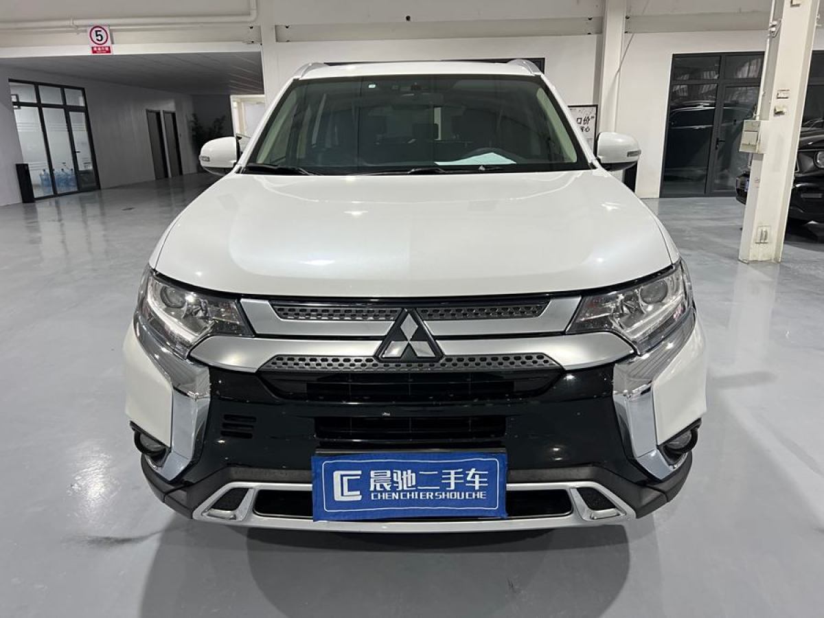 三菱 歐藍德  2020款 2.0L 兩驅(qū)暢享版 5座圖片