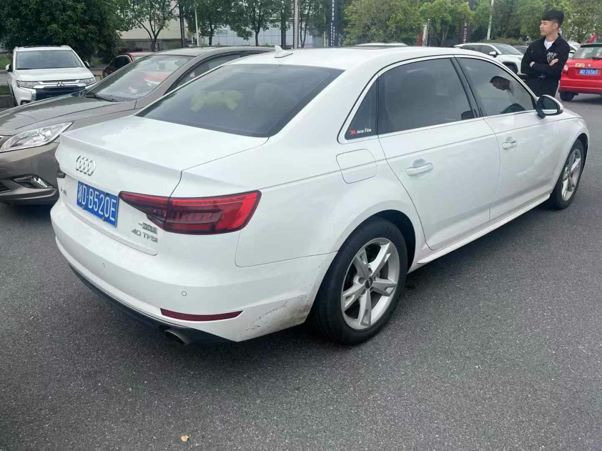 奧迪 奧迪A4L  2017款 A4L 40TFSI 時(shí)尚型圖片